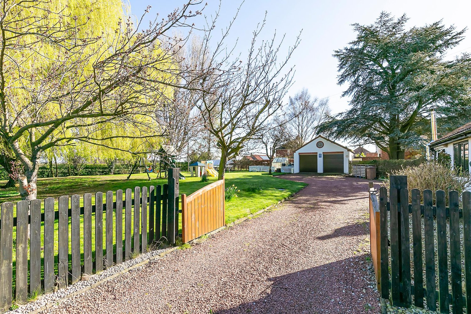 White Lodge Mill Lane, Ellerton, York