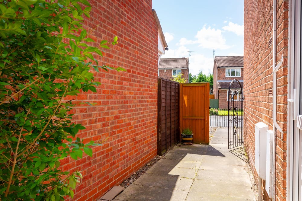 5 Dee Close, , York