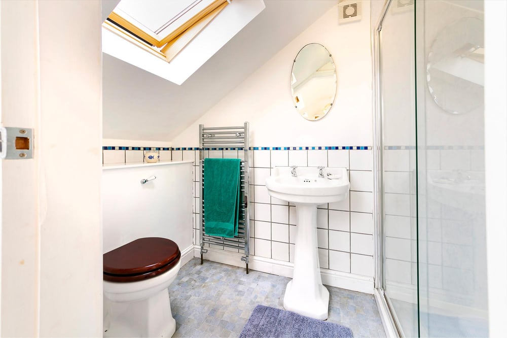 Roxana Main Street, Melbourne, York