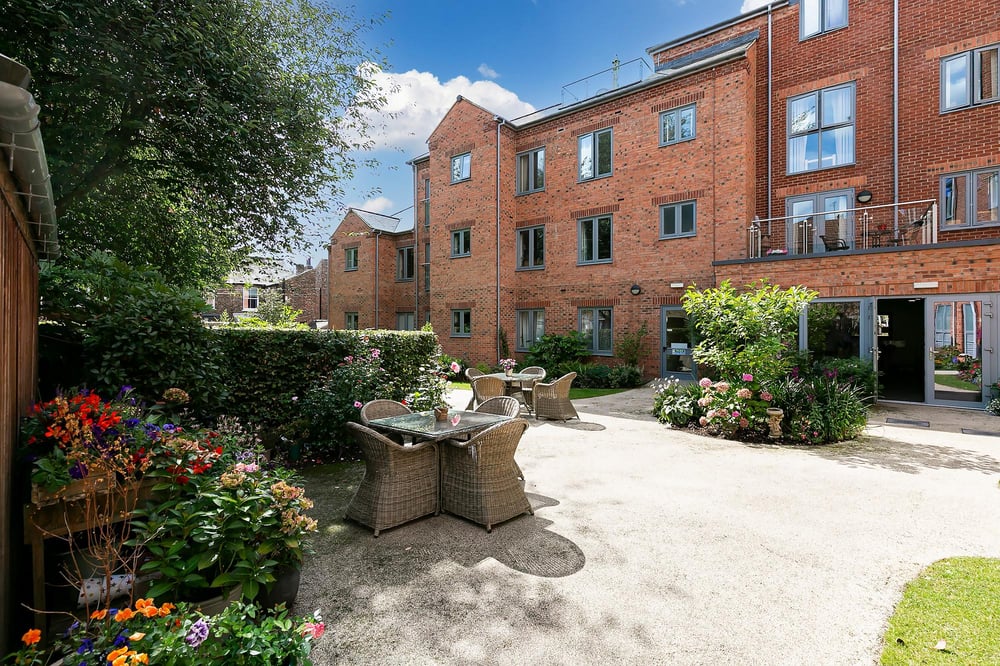 6 Cardinal Court Bishophill Junior, , York