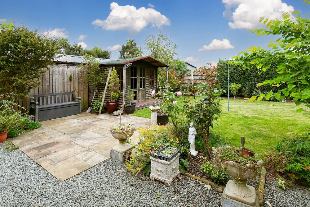 Roxana Main Street, Melbourne, York