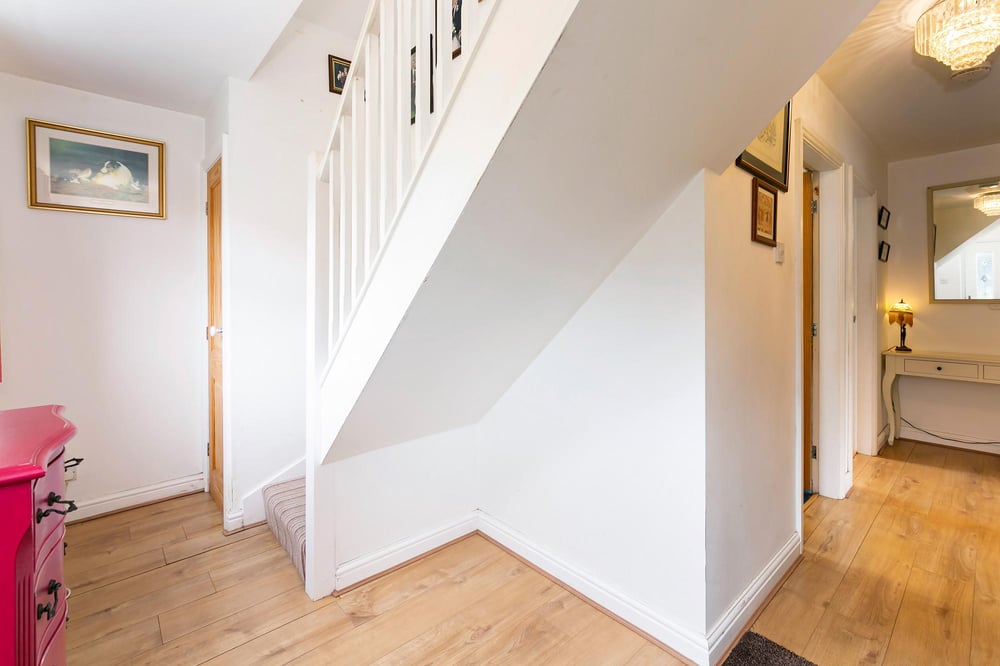 Roxana Main Street, Melbourne, York