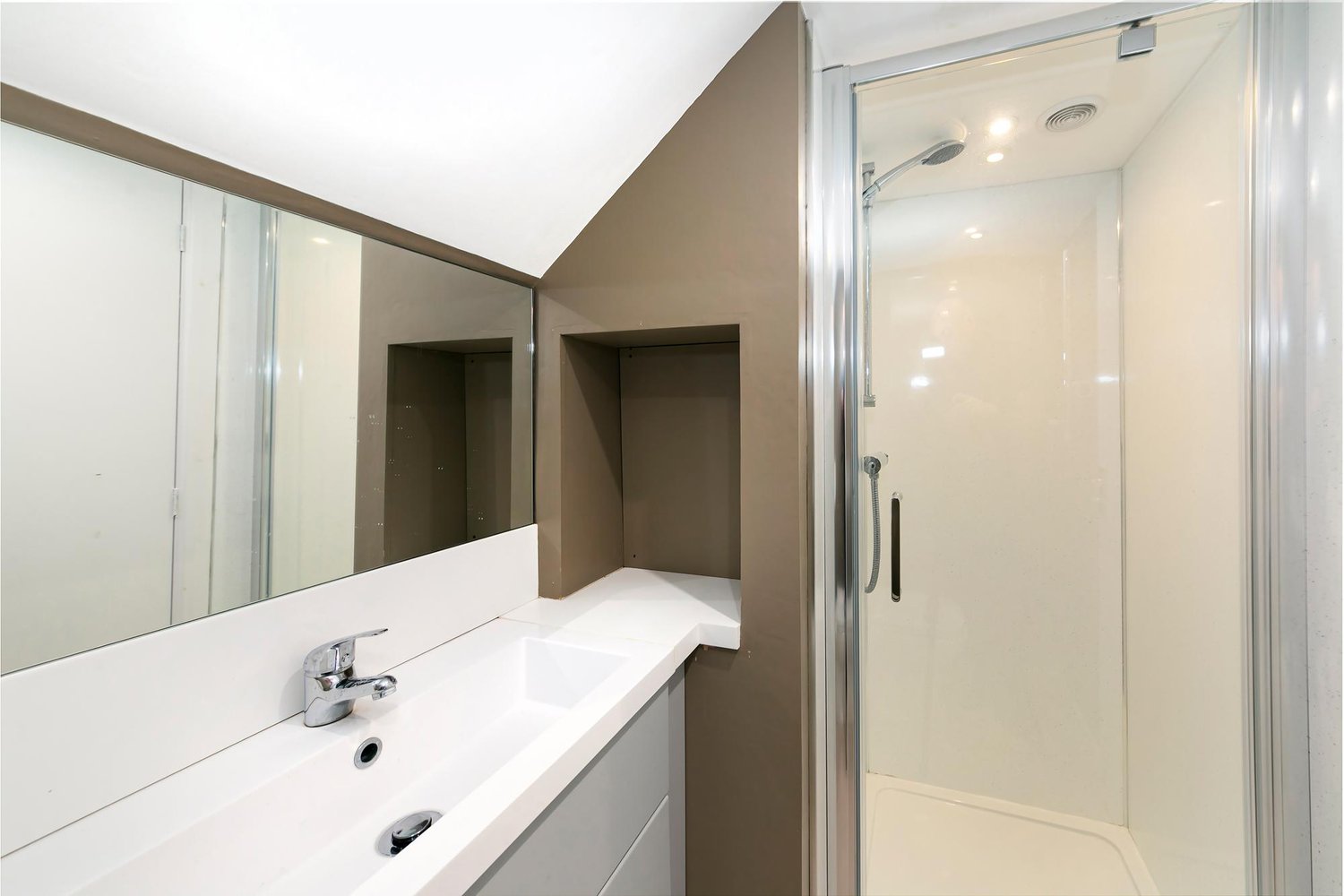 Whinwood Ash Lane, Melbourne, York