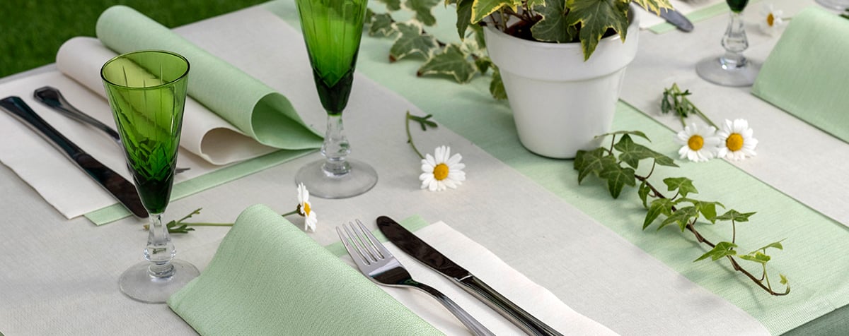 Tovaglie e tovaglioli Like-Linen® con aspetto tessile per l’ospitalità
