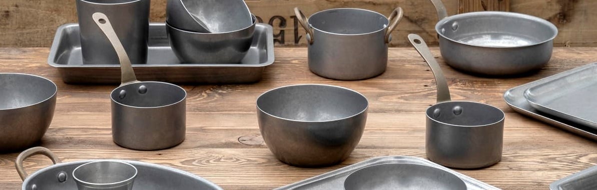 Mini cocotte in acciaio inox e metallo per tapas e antipasti in bar e ristoranti