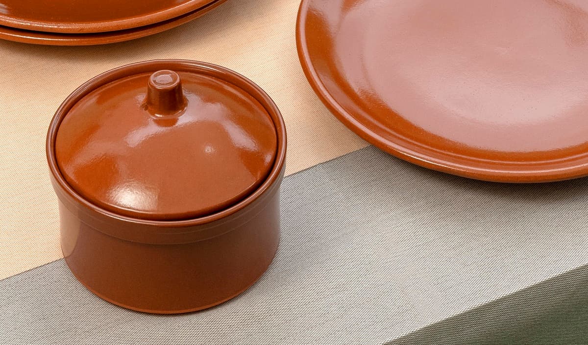 Cocottine monoporzione in ceramica rossa con coperchio per tapas e antipasti in ambito horeca