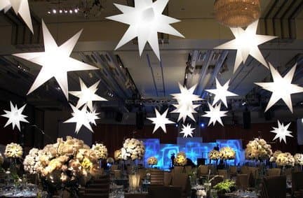 Stella di Natale da appendere bianca con design luminoso