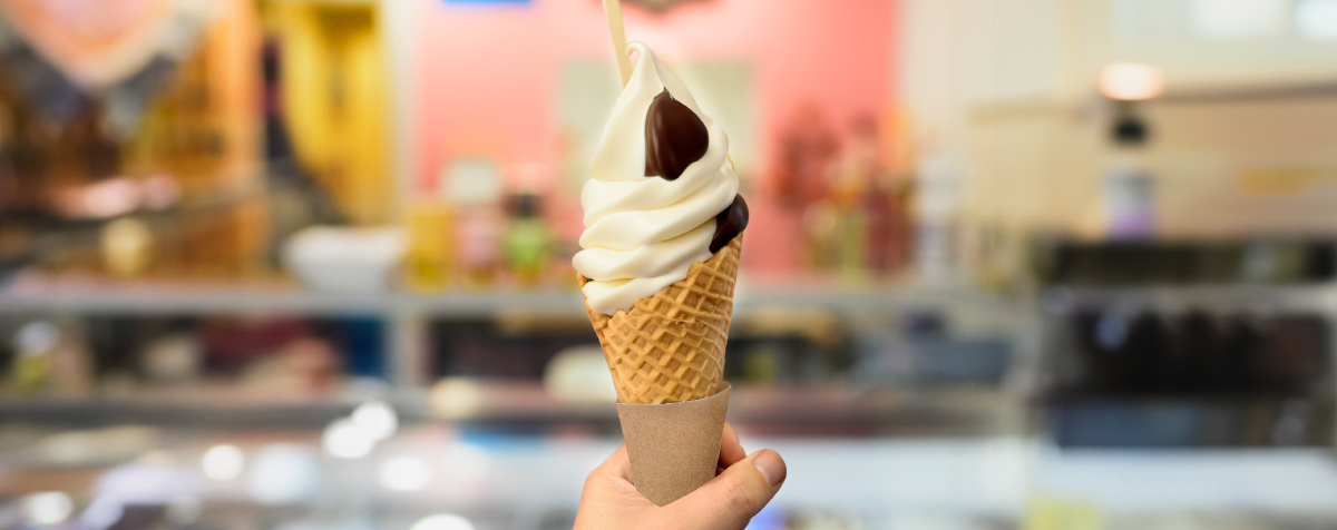 Cono di carta per proteggere le cialde di gelato nelle gelaterie