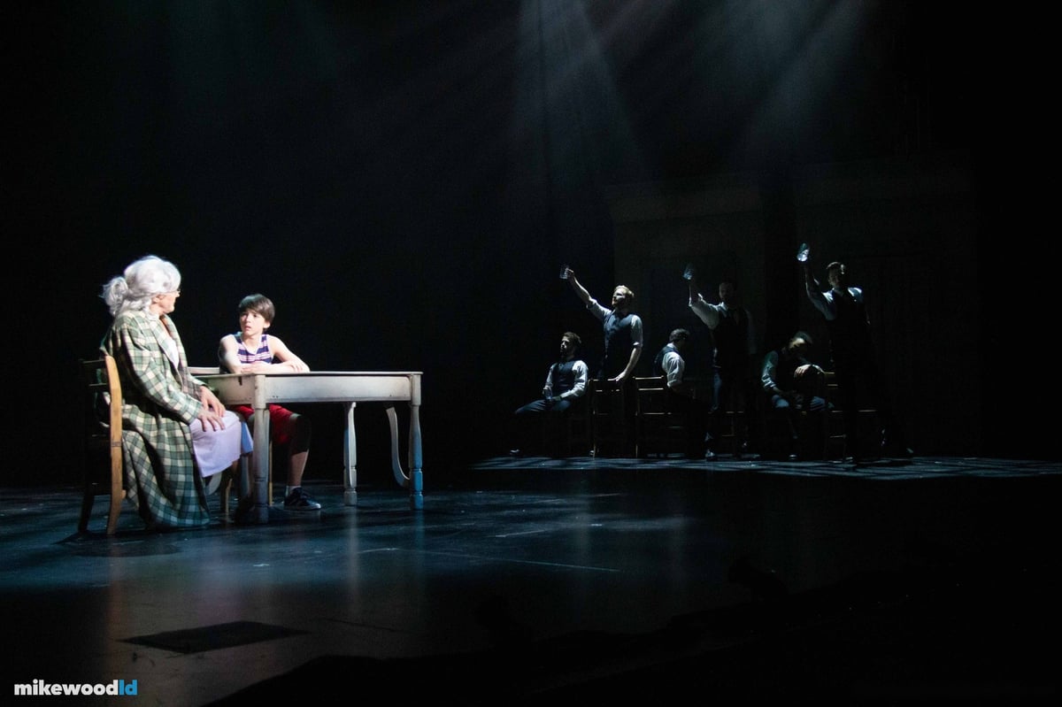Billy Elliot, production photo