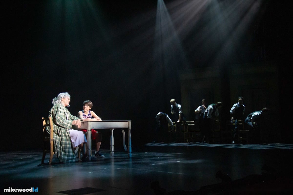 Billy Elliot, production photo