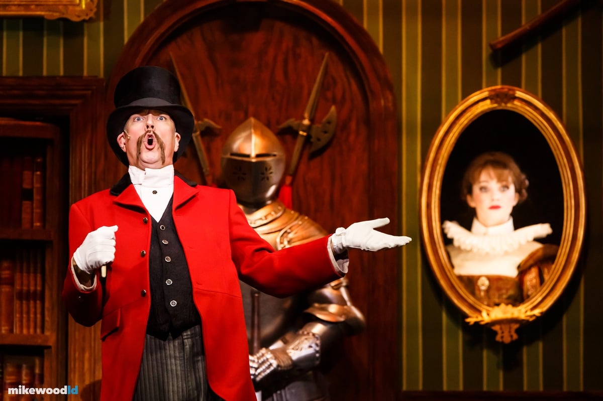 A Gentleman's Guide to Love and Murder, production photo