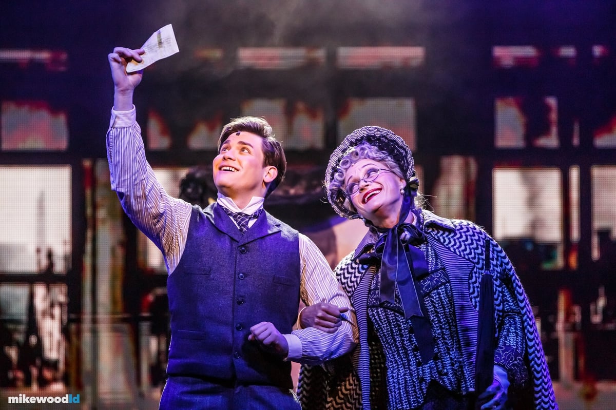 A Gentleman's Guide to Love and Murder, production photo