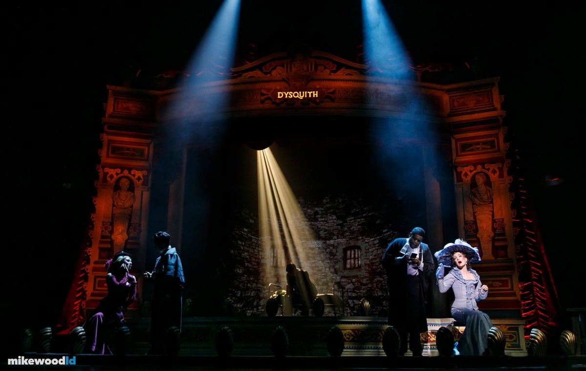 A Gentleman's Guide to Love and Murder, production photo