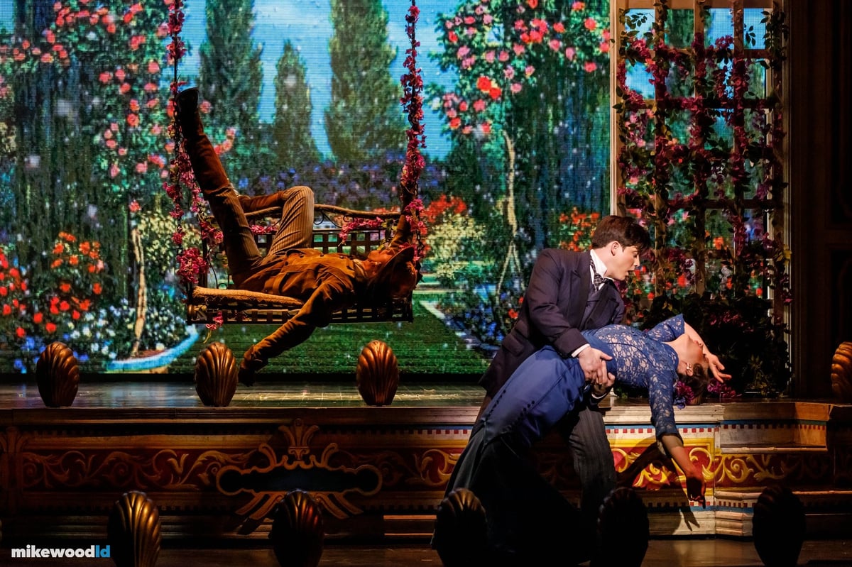 A Gentleman's Guide to Love and Murder, production photo