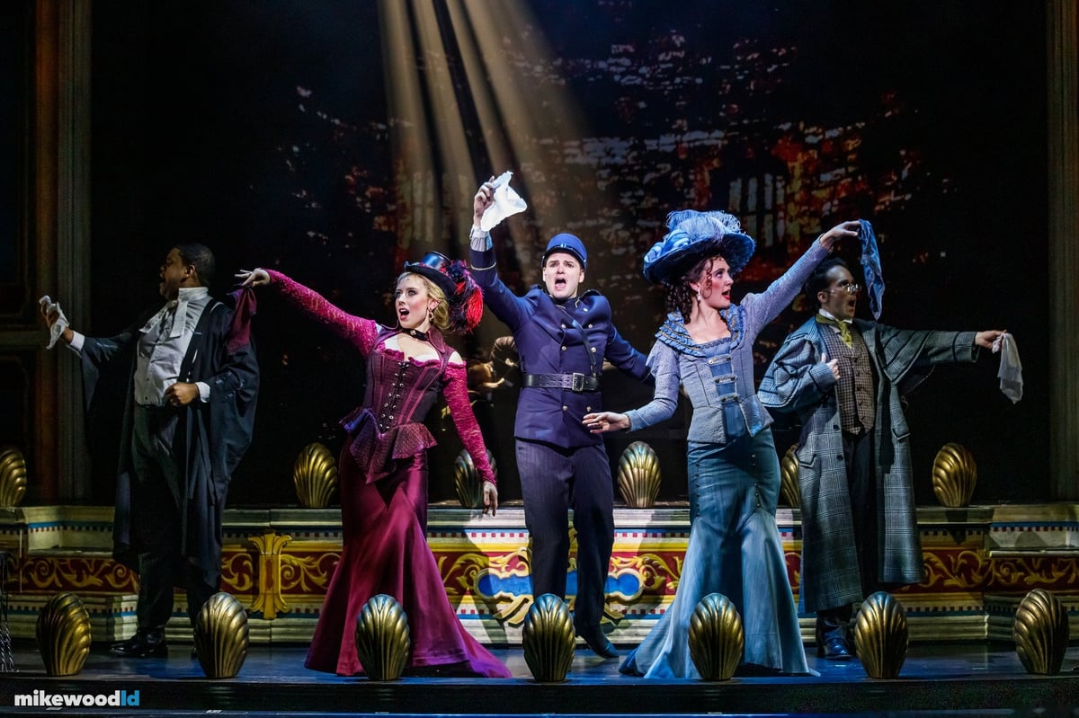A Gentleman's Guide to Love and Murder, production photo