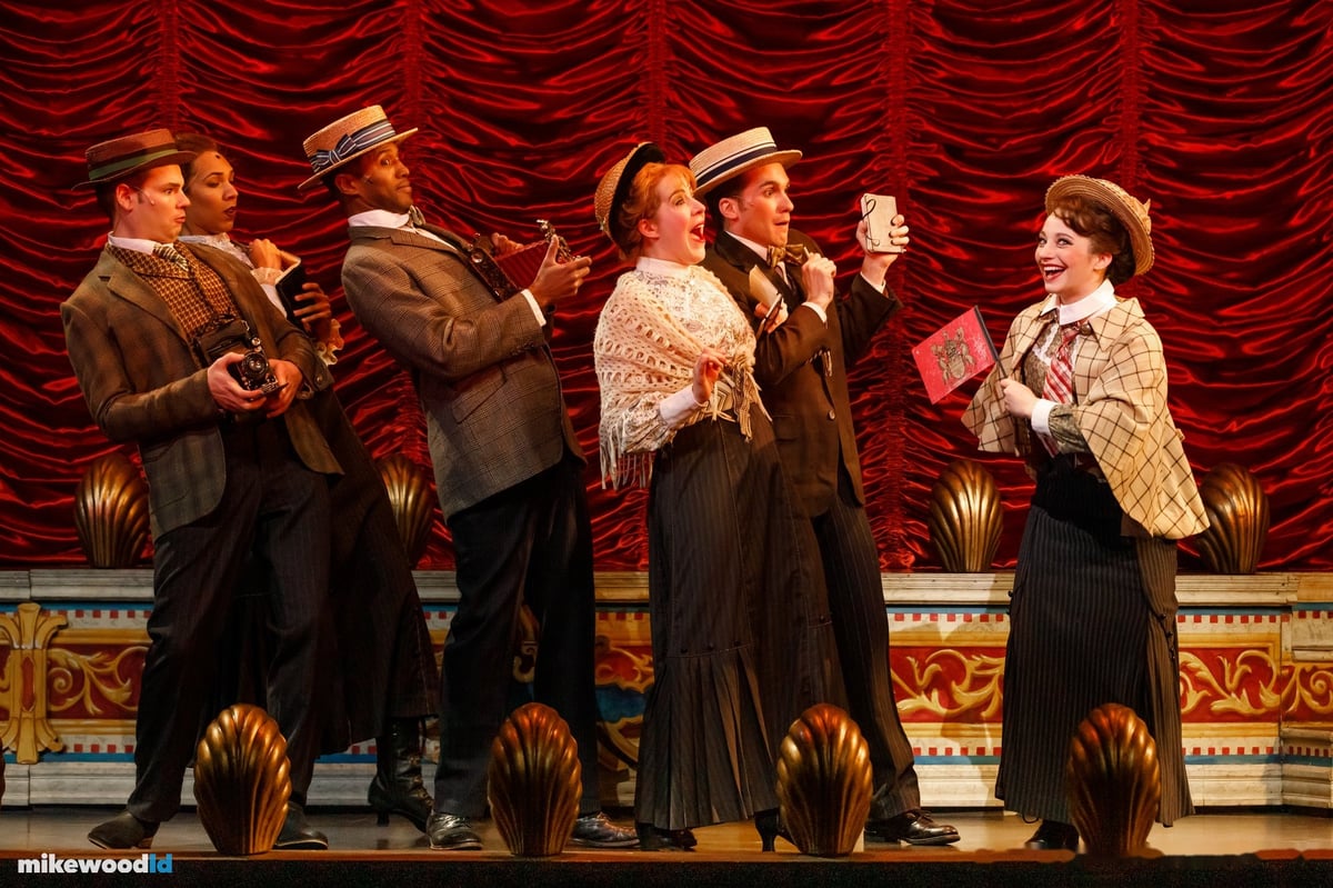 A Gentleman's Guide to Love and Murder, production photo