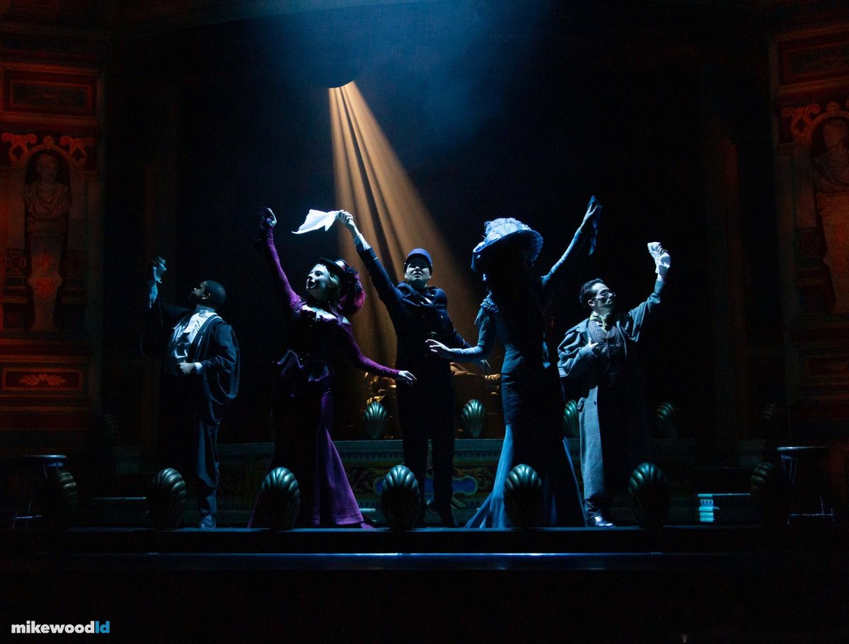 A Gentleman's Guide to Love and Murder, production photo