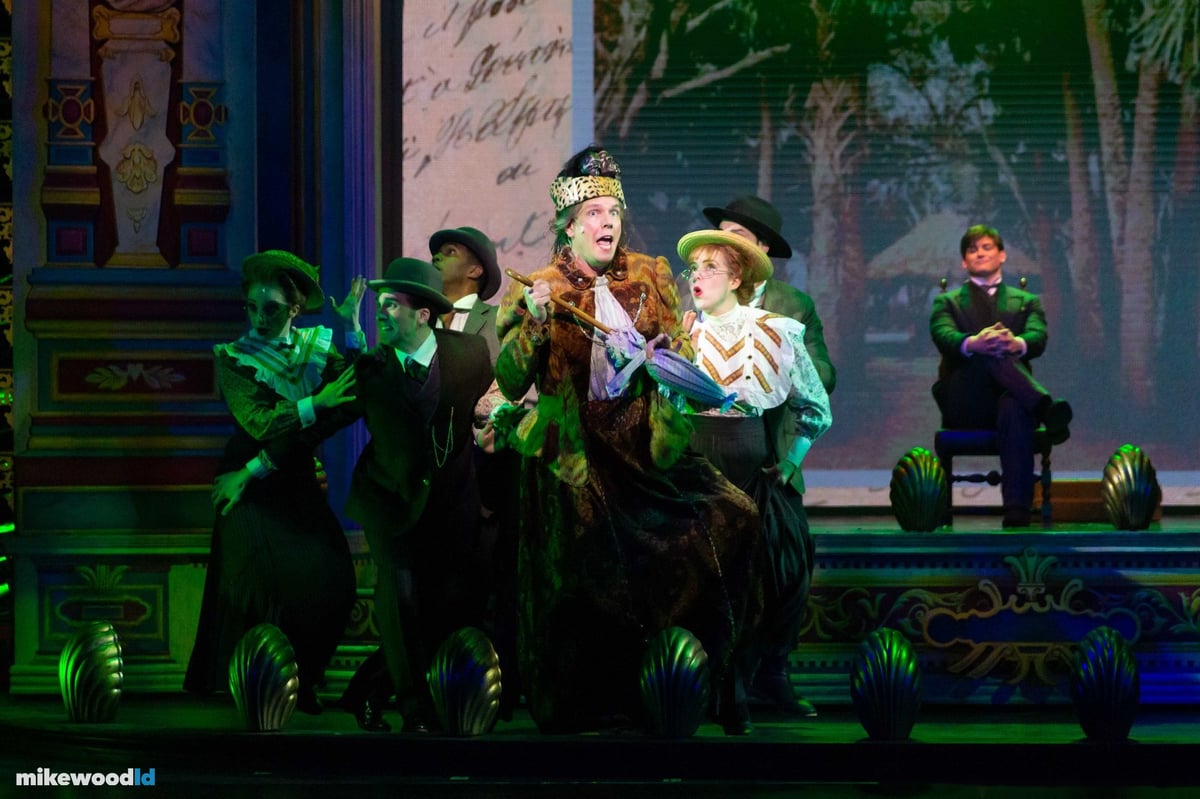 A Gentleman's Guide to Love and Murder, production photo