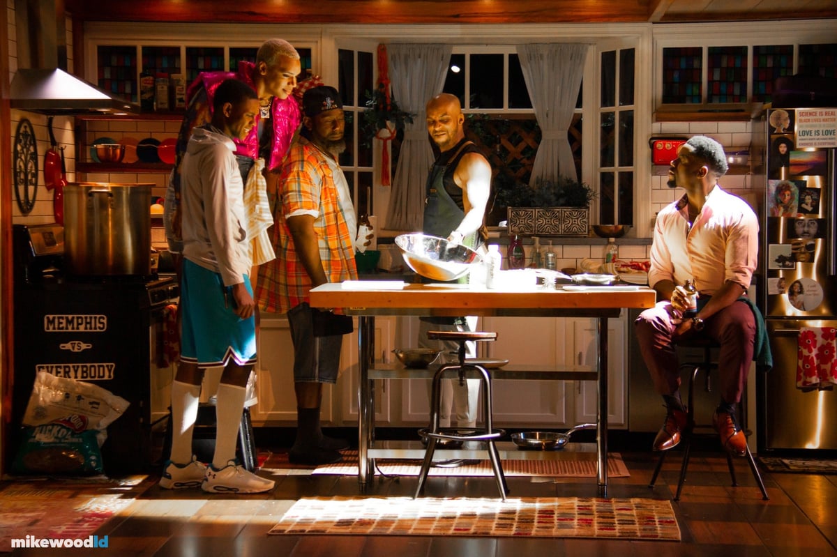 The Hot Wing King, production photo