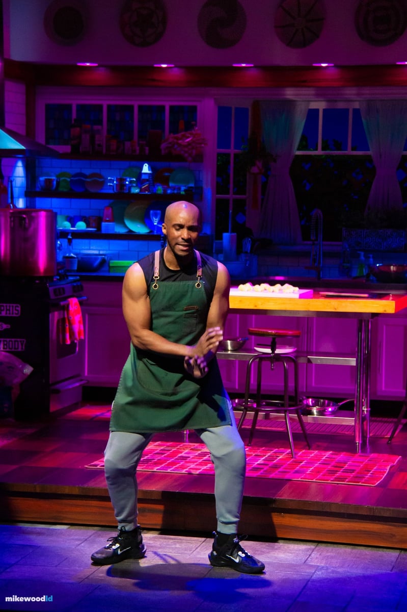 The Hot Wing King, production photo