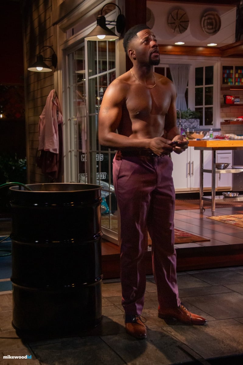 The Hot Wing King, production photo