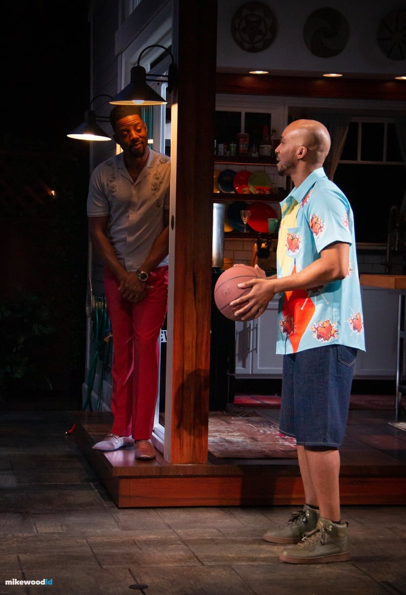 The Hot Wing King, production photo