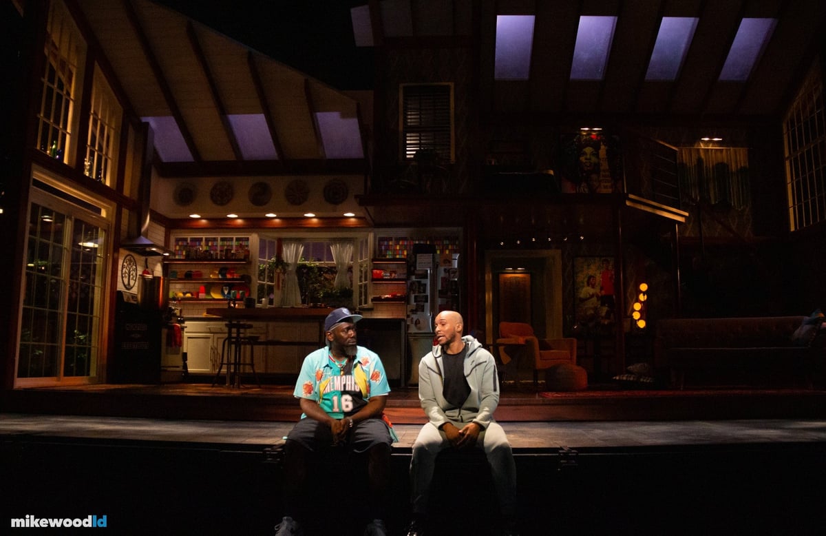 The Hot Wing King, production photo