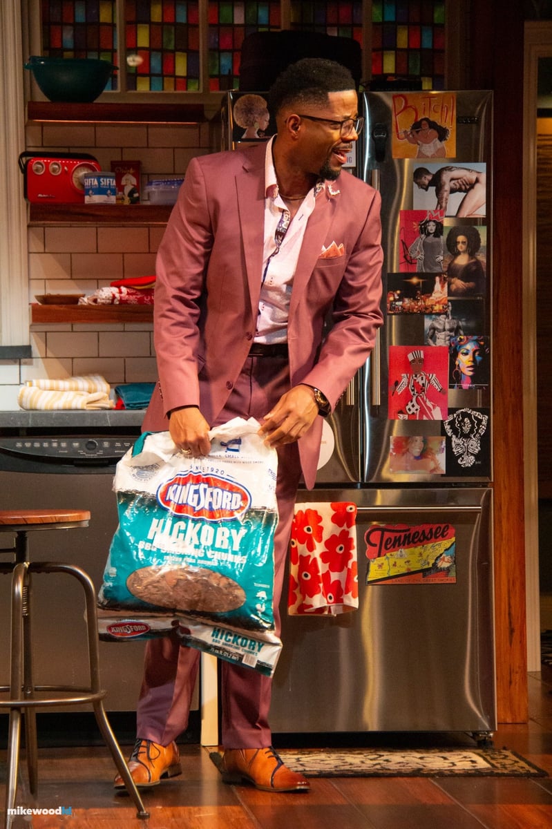 The Hot Wing King, production photo