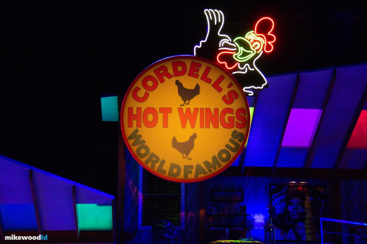 The Hot Wing King, production photo