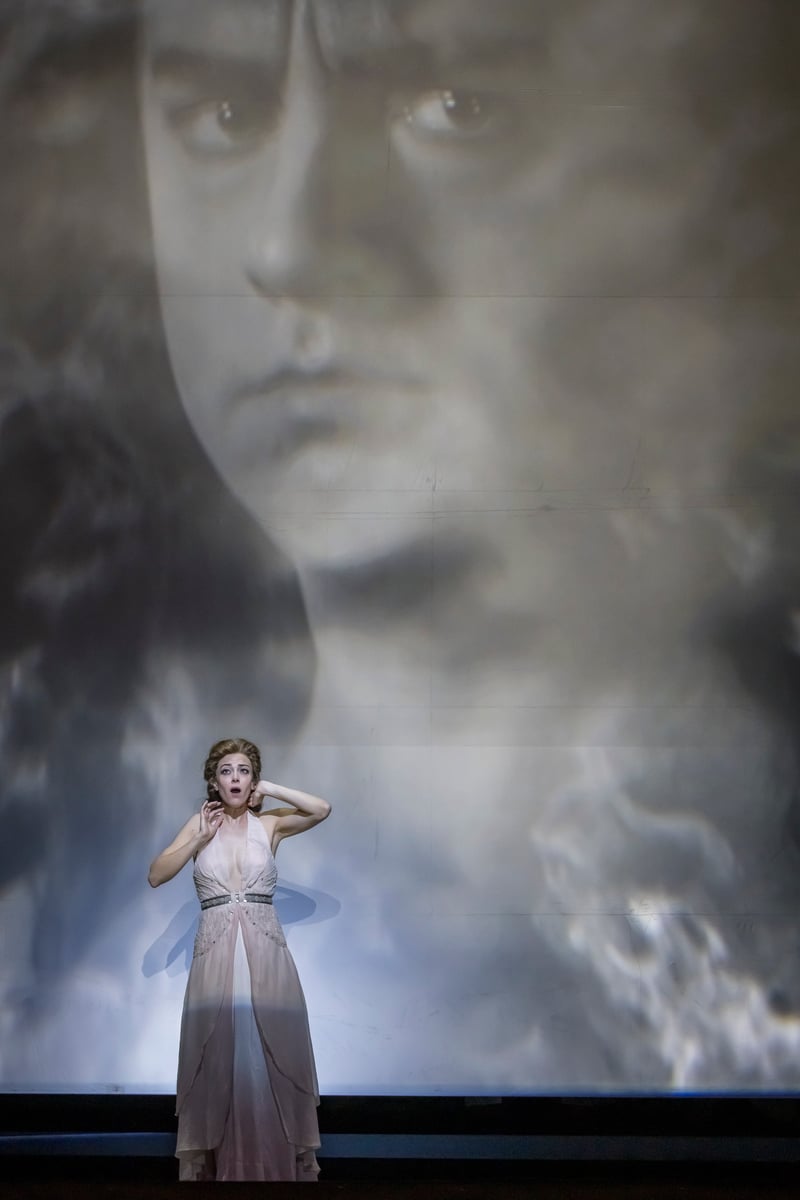 Lauren Snouffer as Semele with Josh Lovell as Jupiter in The Atlanta Opera production
