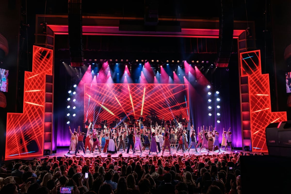 2026 Shuler Awards, opening number with visible Mac Quantum ladders and cold white beam work.
