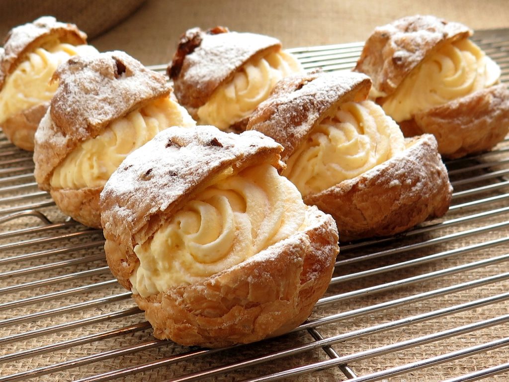 cream puffs, delicious, french confectionery