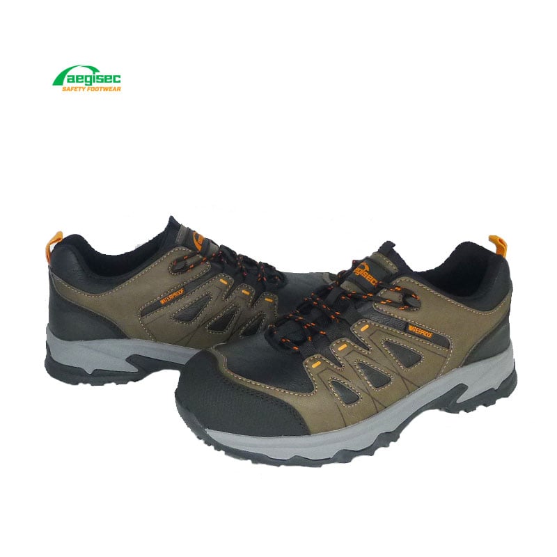 Waterproof composite toe safety work boots with membrane lining