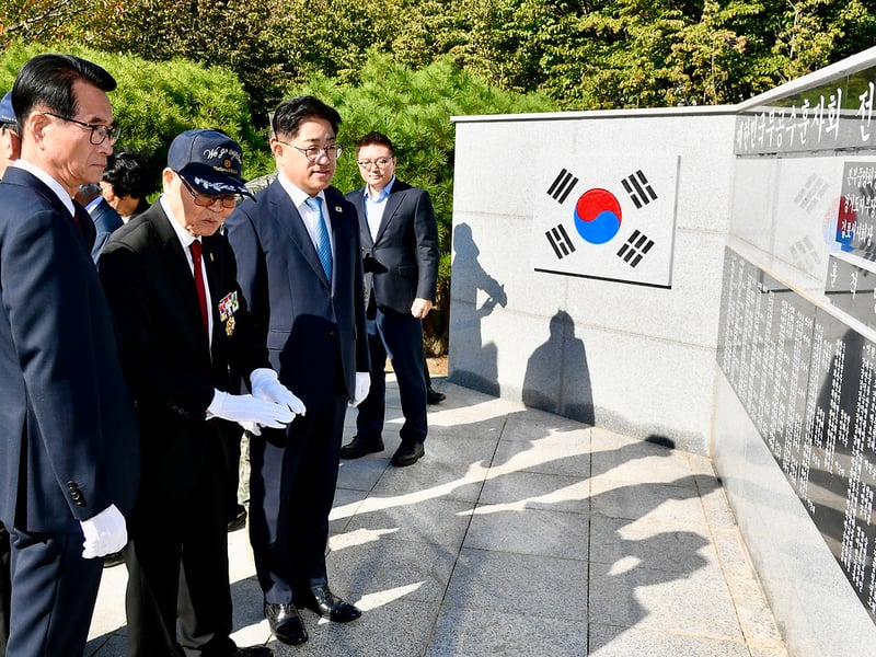 이기형 시장, 200여 호국영령성함 공적비에 새겼다