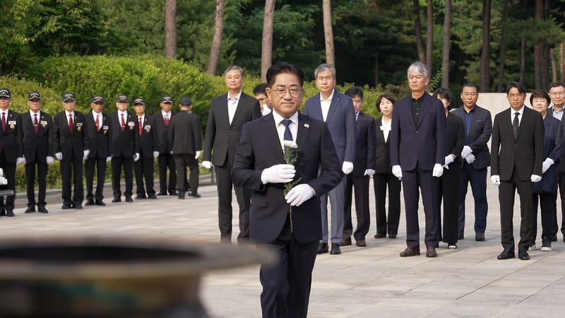 이기형 김포시장, 1일 현충탑 참배로 공식 업무 시작