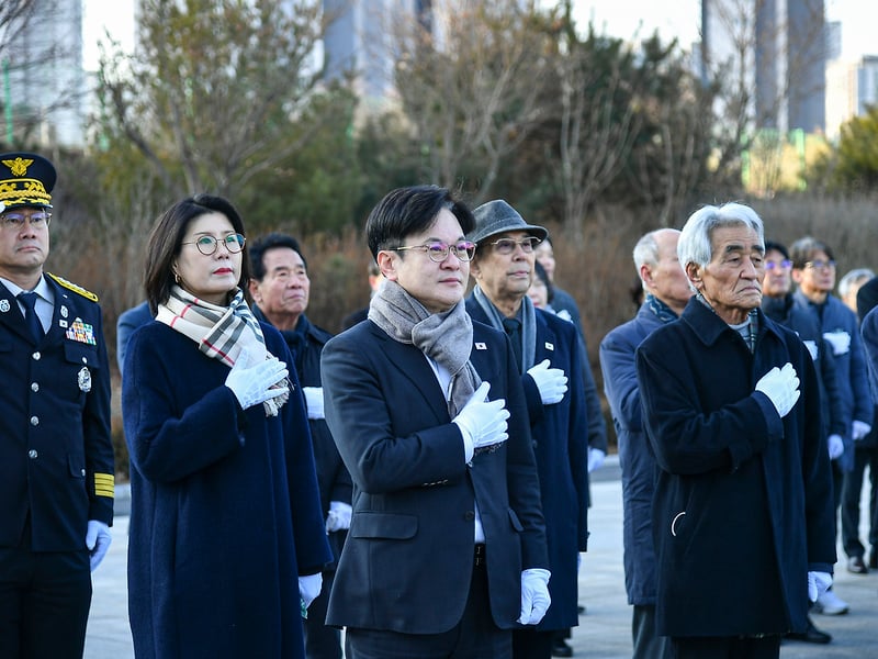 김병수 시장, 2026년 병오년（丙午年） 새해맞이 현충탑 참배