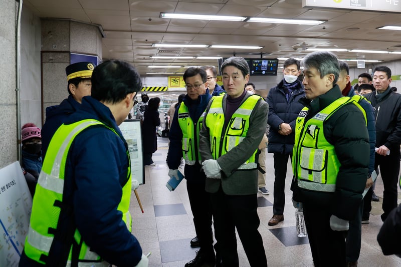 김성준의원, 가산디지털단지역 방문…혼잡 완화 및 안전사고 예방 대책 논의