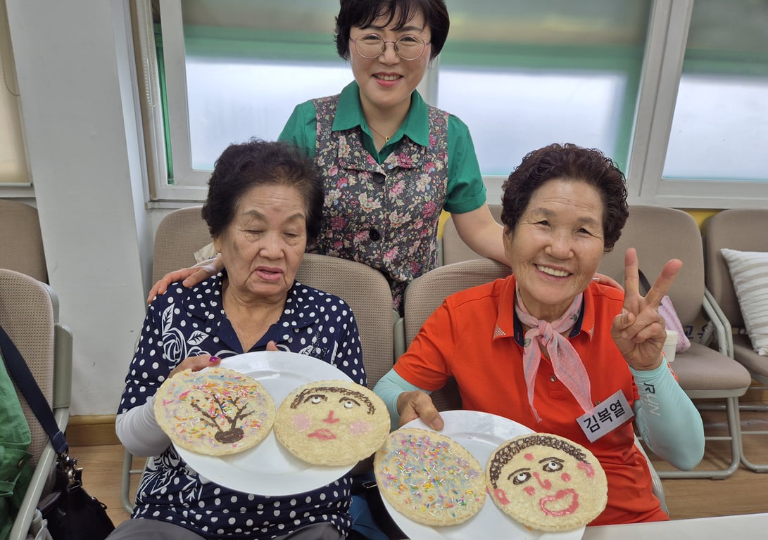시니어사관학교 2기 제3차 미술활동, 뻥튀기와 초코펜으로 만난 회상
