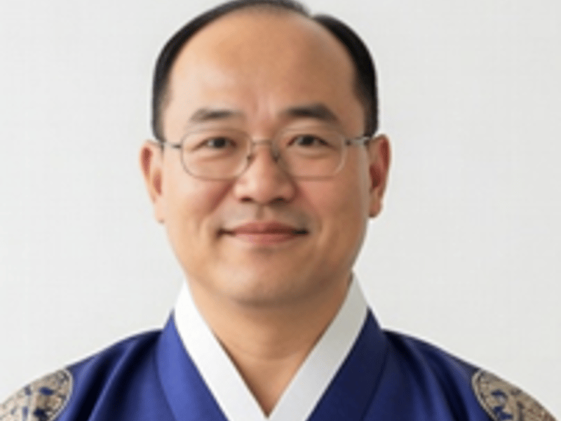 [강대옥 칼럼] 최진희의 꼬마인형, 금지된 사랑의 서사 기다림과 황홀 그리고 부서지는 모래성의 비유