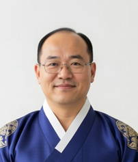 [강대옥 칼럼] 최진희의 꼬마인형, 금지된 사랑의 서사 기다림과 황홀 그리고 부서지는 모래성의 비유