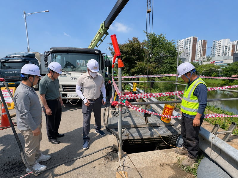 김포시, 우기철 대비 잠관 준설공사 현장 안전점검 실시