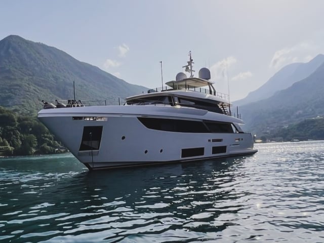 CUSTOM LINE NAVETTA 33, year 2021, 33 m, 10 guests