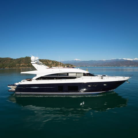 PRINCESS 82, year 2013, 25.5 m, 8 guests