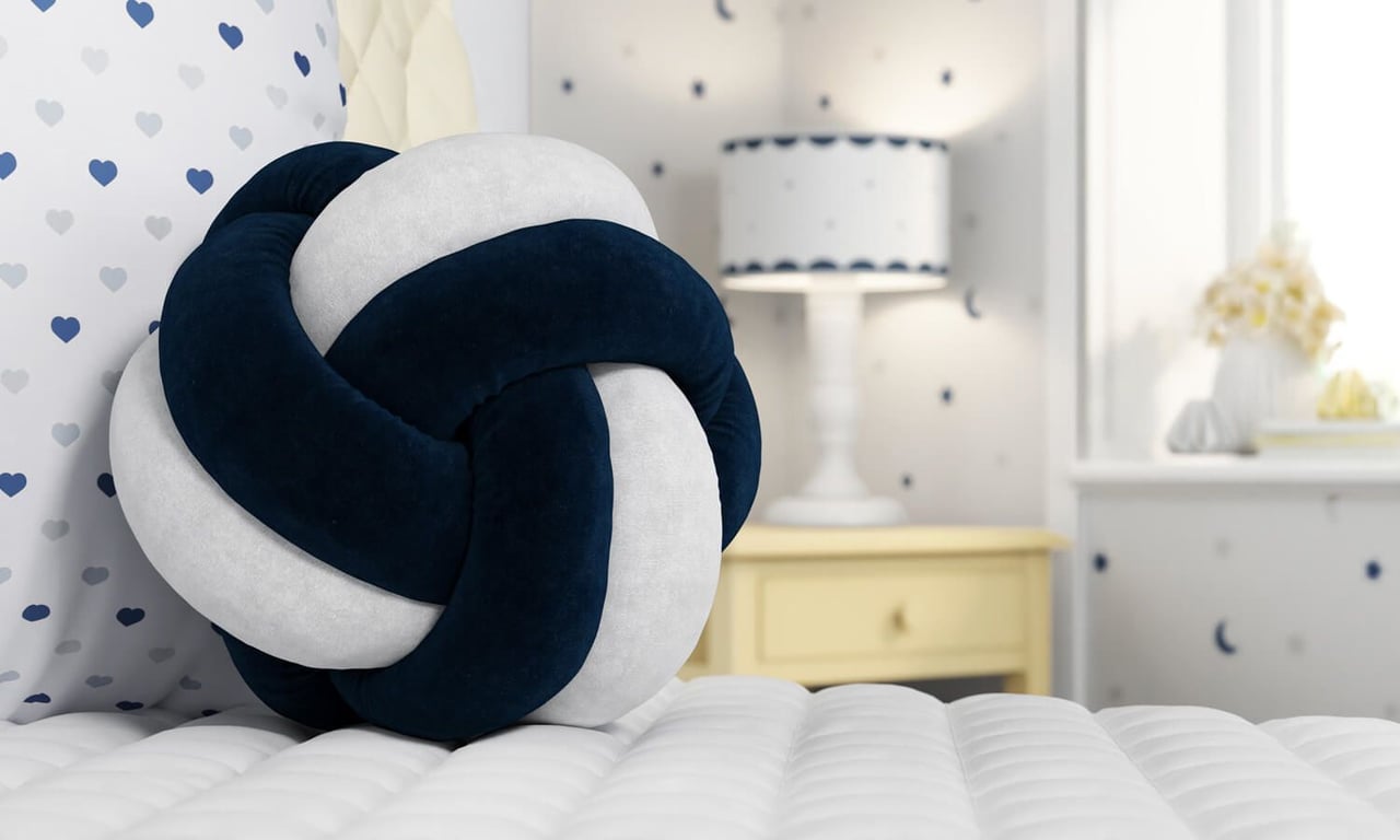 Almofada Nó Balú Branca/Azul Marinho 25cm