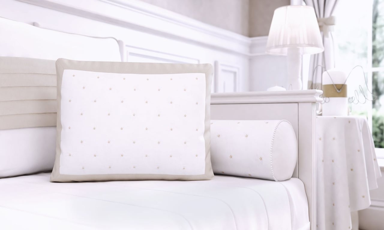 Almofada Retangular Estrelinhas Bege 43cm