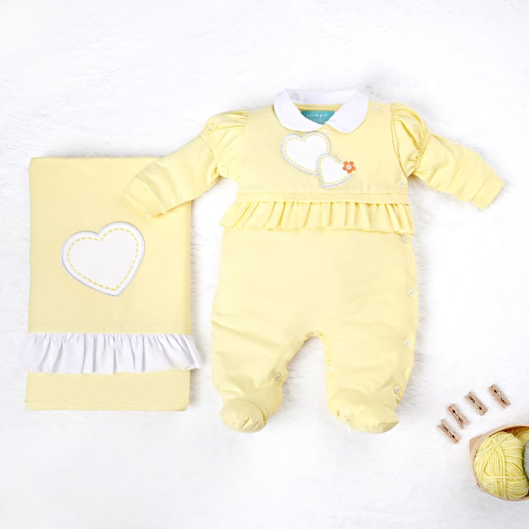 Saída Maternidade Coração de Princesa Amarelo 02 Peças