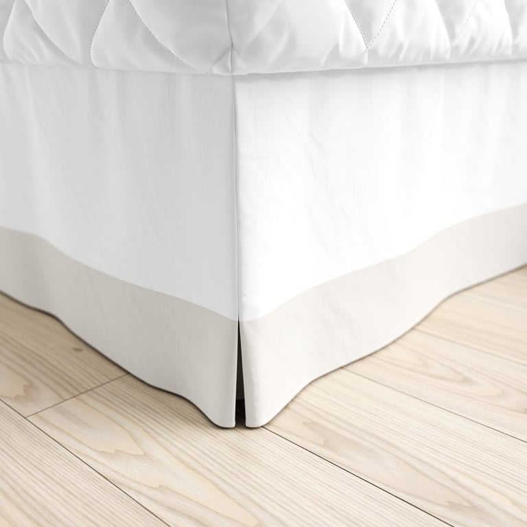 Saia para Cama Infantil Branca com Bege