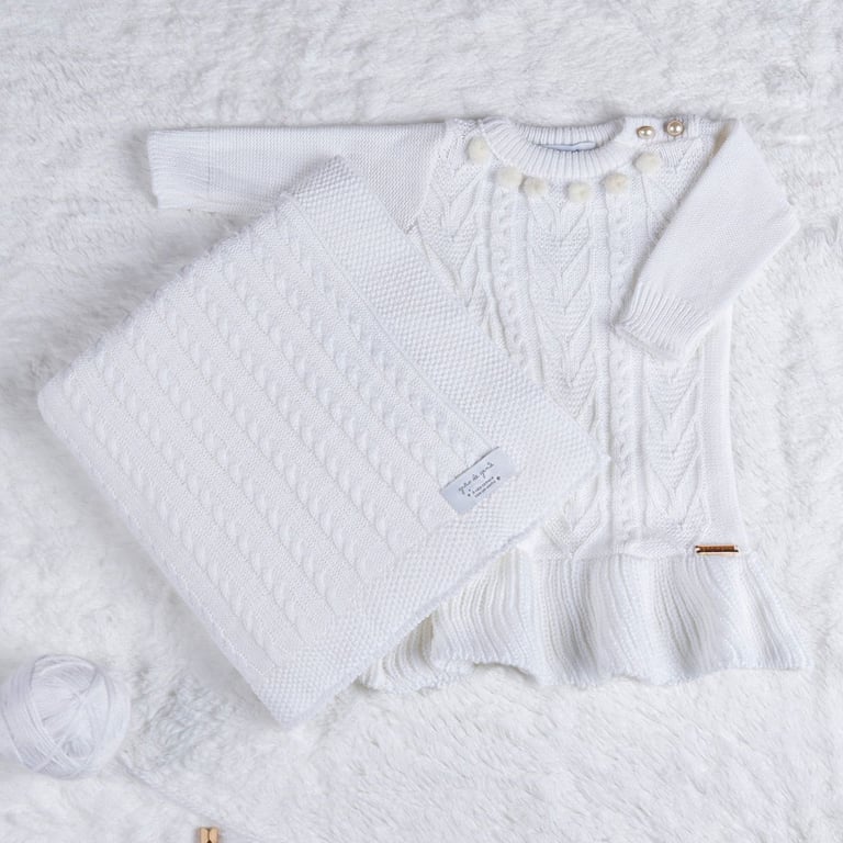 Saída Maternidade Tricot Vestido Pompom Branco Chantilly 02 Peças
