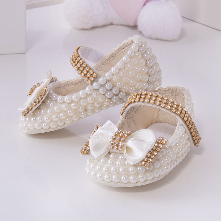 Sapatinho De Bebê Com Pérola e Strass Dourado Tamanho 16