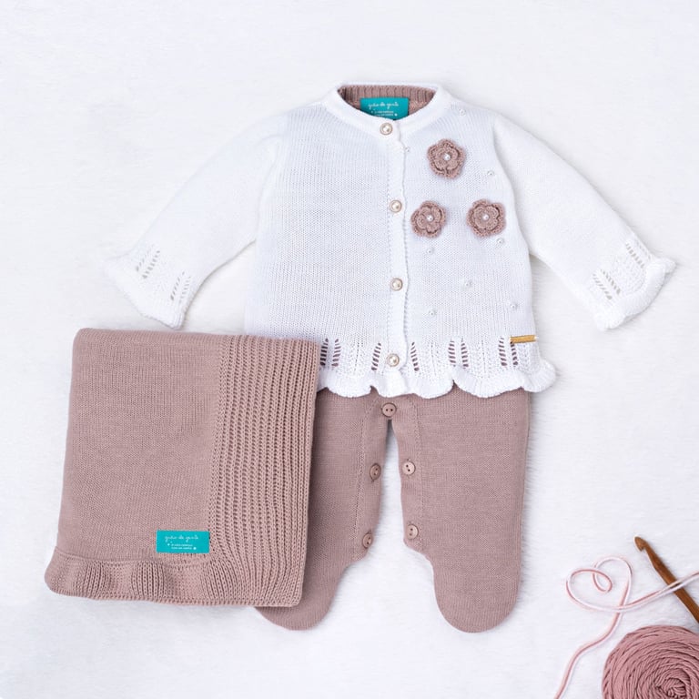 Saída Maternidade Tricot Ladylike Flor e Pérola Nude Rosé 03 Peças